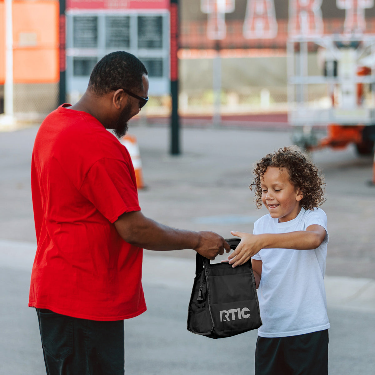 RTIC Ice Lunch Bag image 9