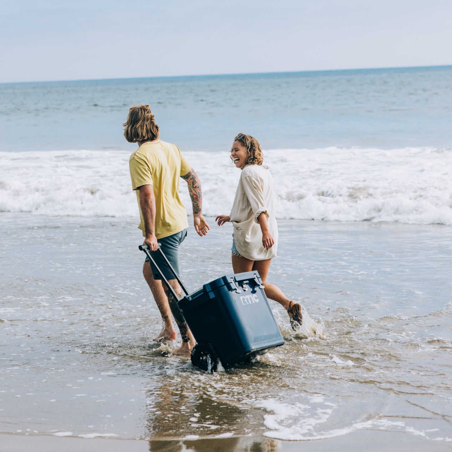 45 QT Ultra-Tough Wheeled Cooler image 18